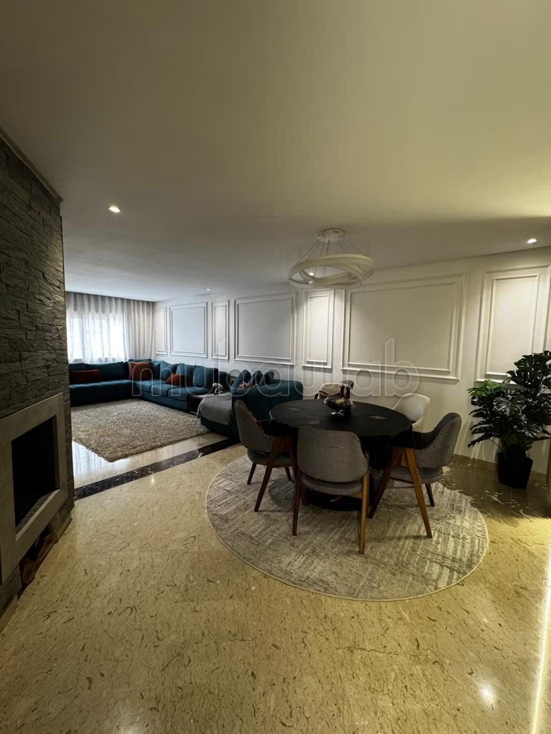 Très bel appartement vide en location à Riyad. Superficie 17...