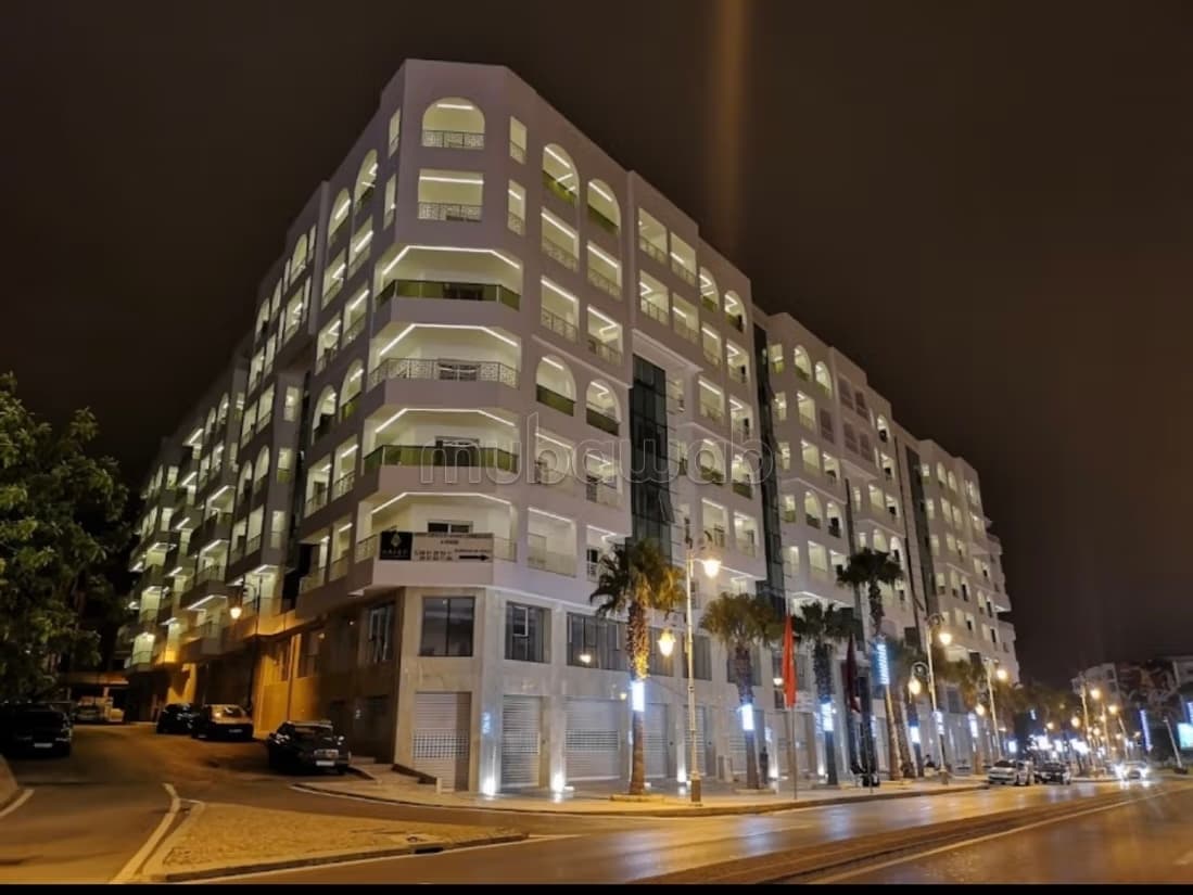 Vend appartement à avenue des FAR. Superficie 145 m². Salon...