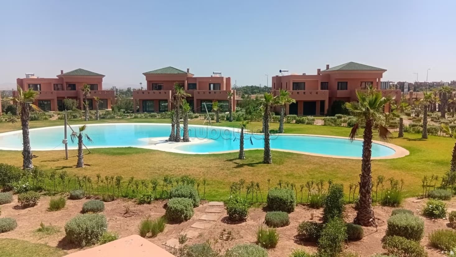 Villa a Louer vide dans un domaine avec piscine