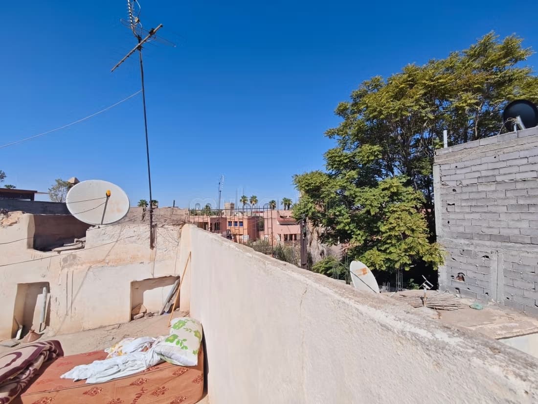 À rénover 81 M2/sol riad Larouss