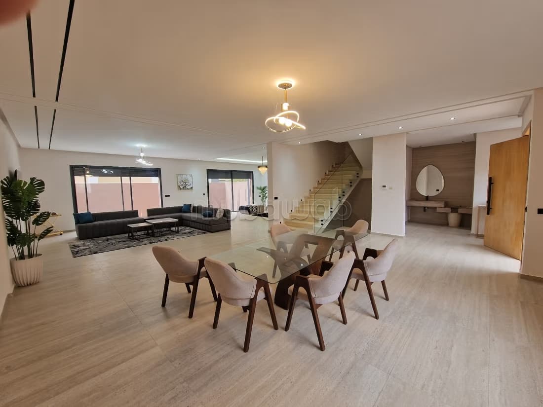 Jolie villa avec piscine meublée tte neuve