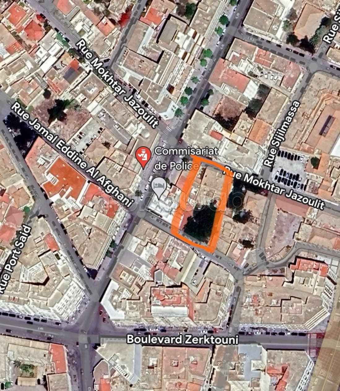 Locaux commerciaux, appartements terrain de 500m2 en vente à...