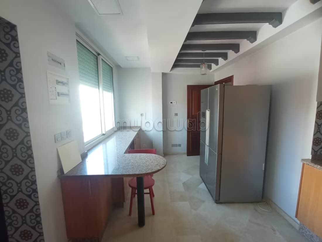 À louer – Appartement duplex meublé avec une grande terrasse...