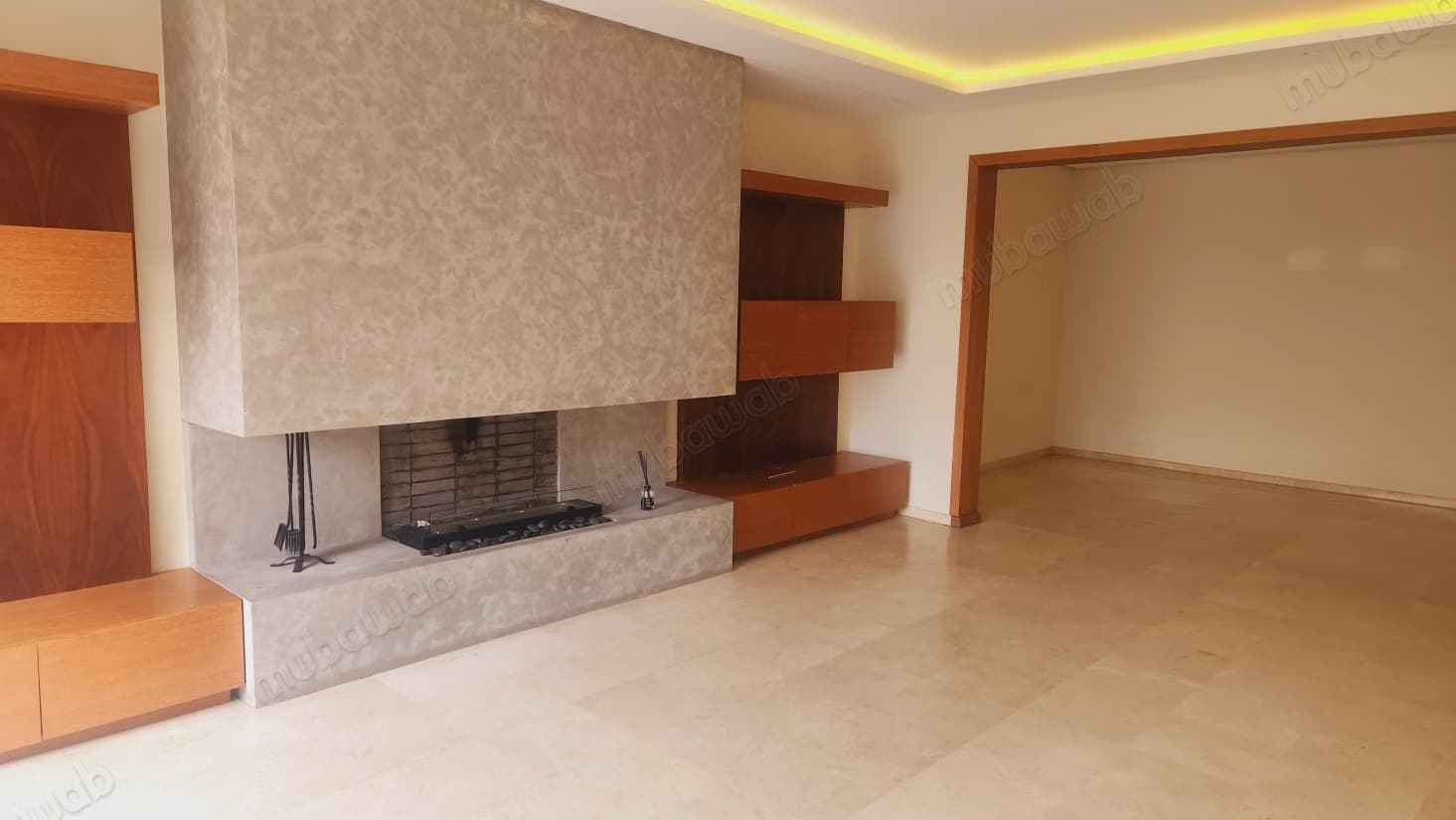Appartement vide a la location au triangle d or