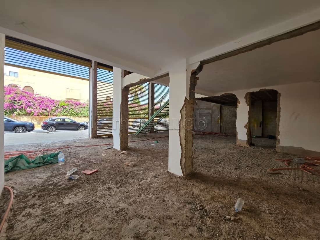 Magasin bien placé à l'Oasis
