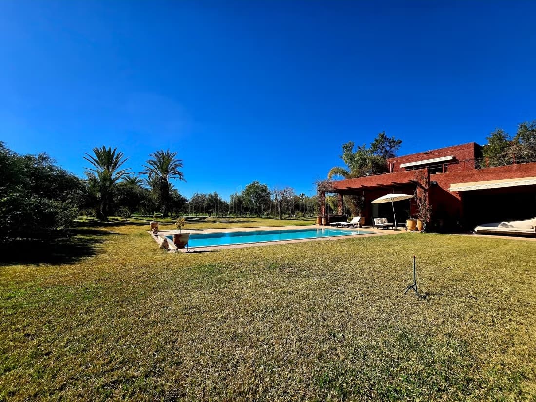Villa 4 suites longue durée sur 1ha à 15min centre