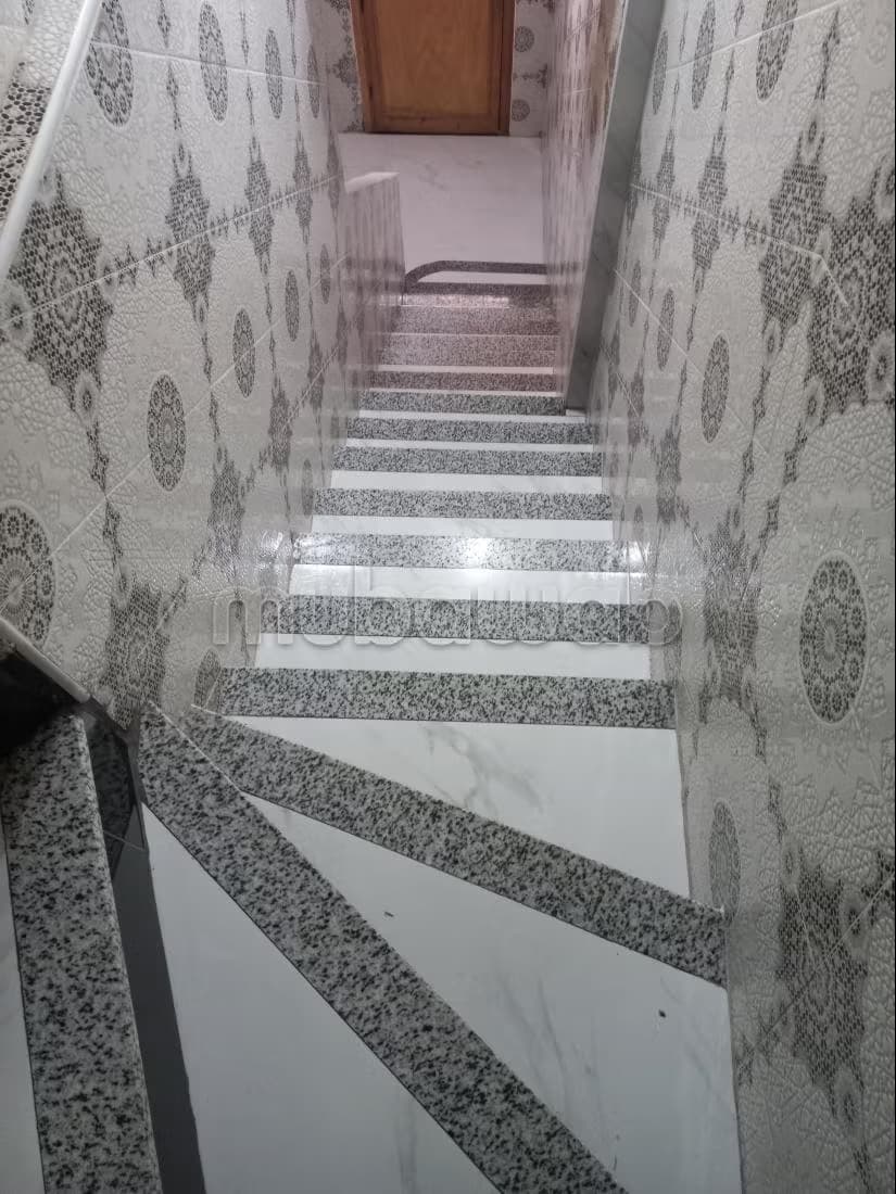 Location d'un appartement en Centre ville. Superficie 100 m²...