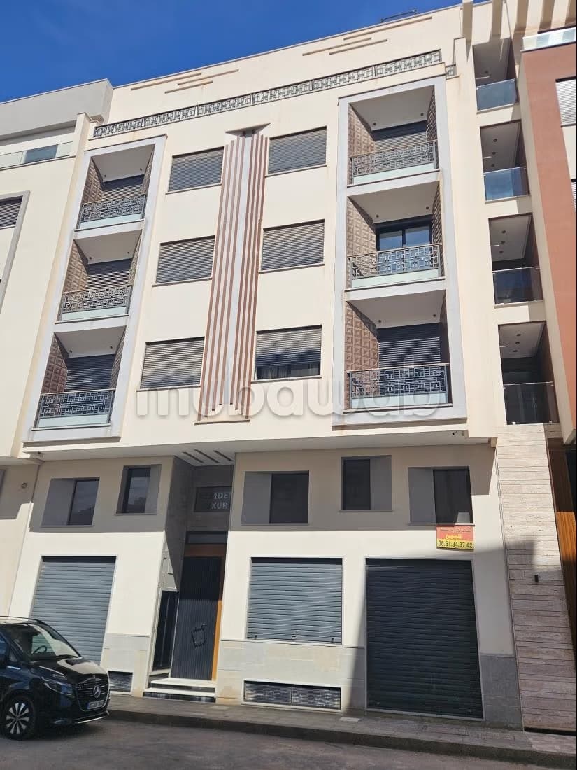Local commercial à vendre à Hay el matar. Superficie 210 m²