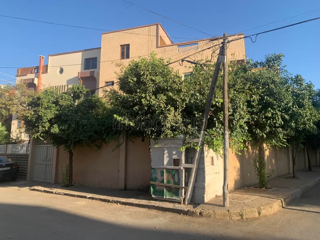 Prestigieux Villa de 5 chambres a vendre a LACIEND