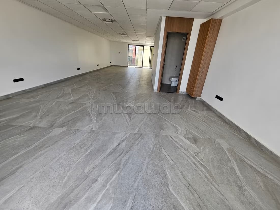 Bureaux en location à Victoria. Superficie 86 m². Résidenc...