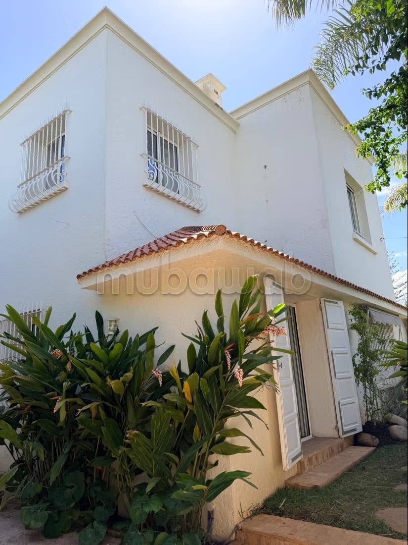 Jolie villa avec beaucoup de charme à vendre à Ain Diab zoom...