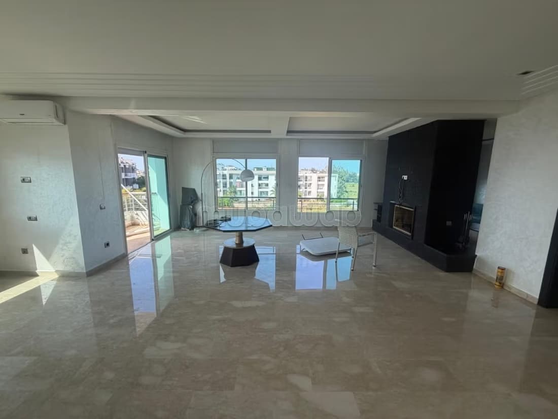 Vend appartement à Riyad. Surface totale 326 m². Salon Maroc...