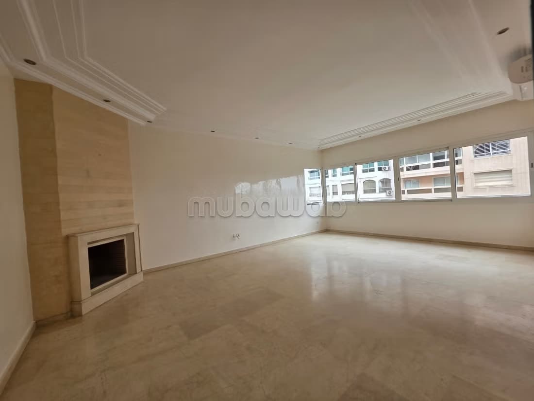 Appartement traversant bien placé au Triangle d'Or