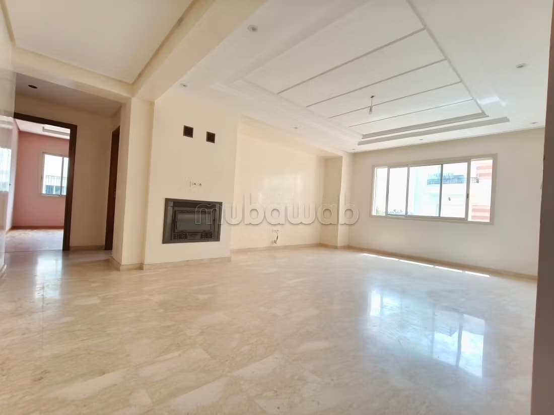Appartement propre en résidence fermée à louer