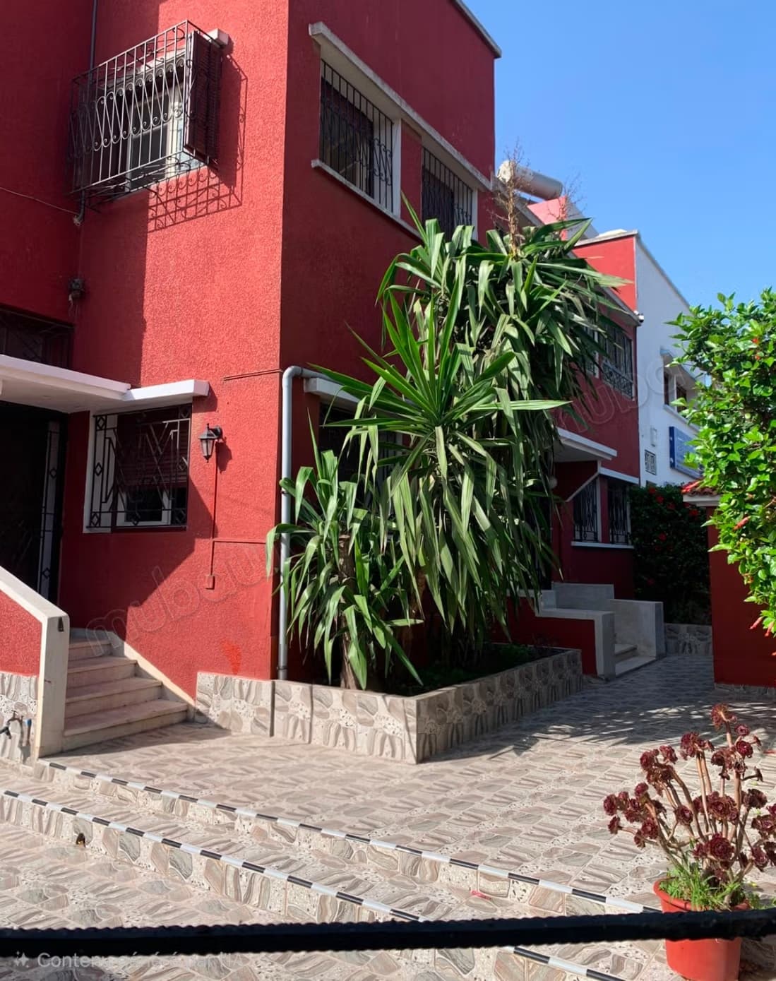 Villa 2 étages avec jardin