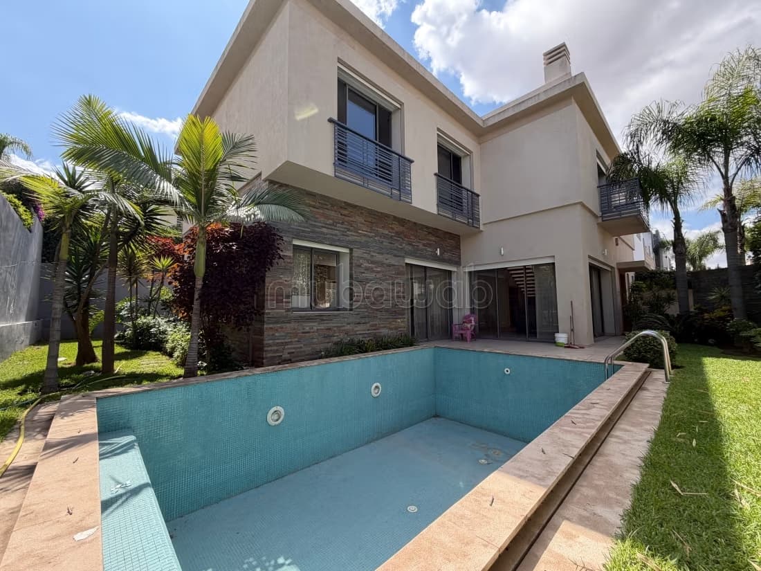 Villa d’architecte jumelée à vendre à Sidi Maarouf – emplace...