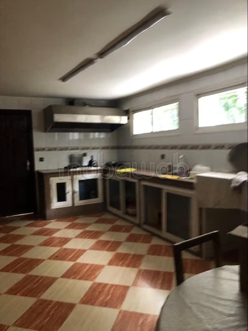 Villa à rénover à quartier Oasis superficie 552 m2