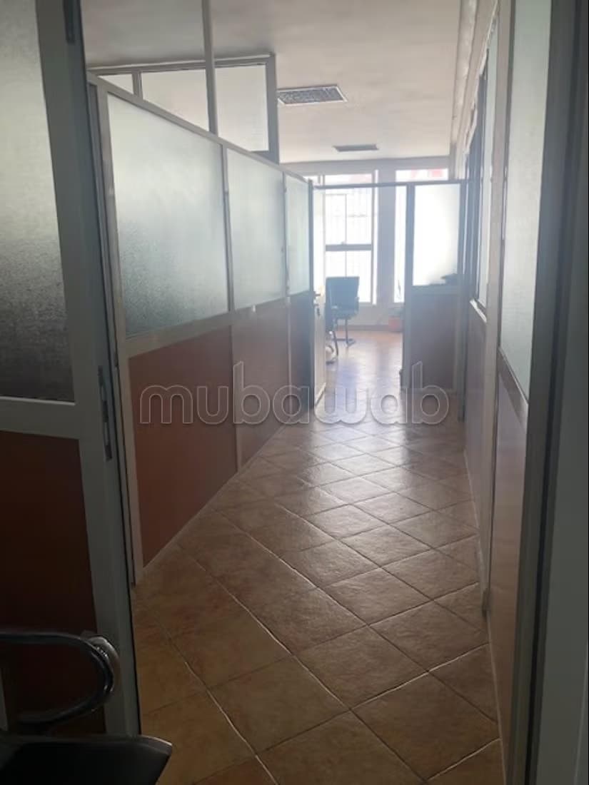 Plateau bureau 140 M2 quartier Mersultan disponib