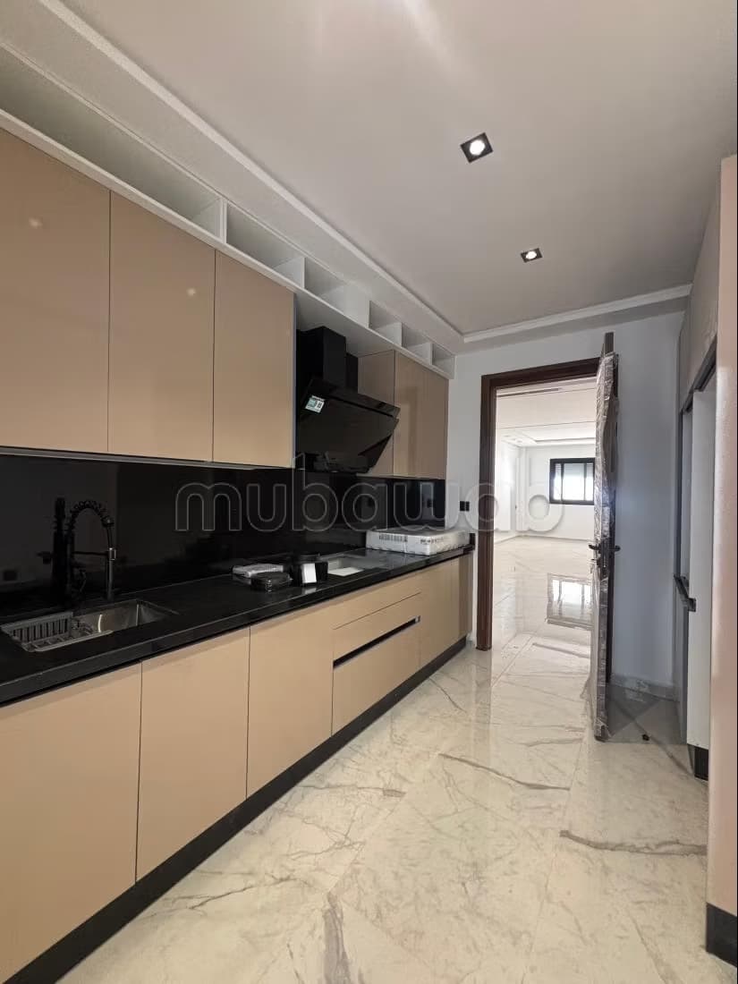Bel appartement à vendre à Iberie. 5 grandes pièces. Prest...