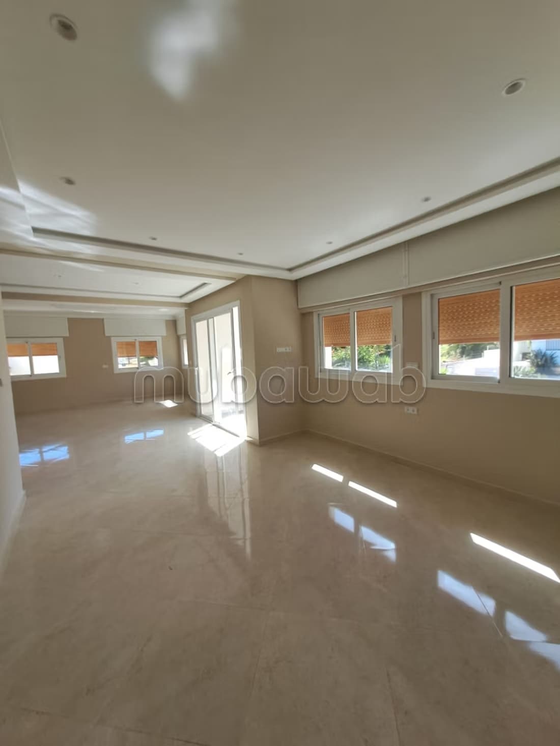 Appartement avec terrasse vide à louer Jebl kbir