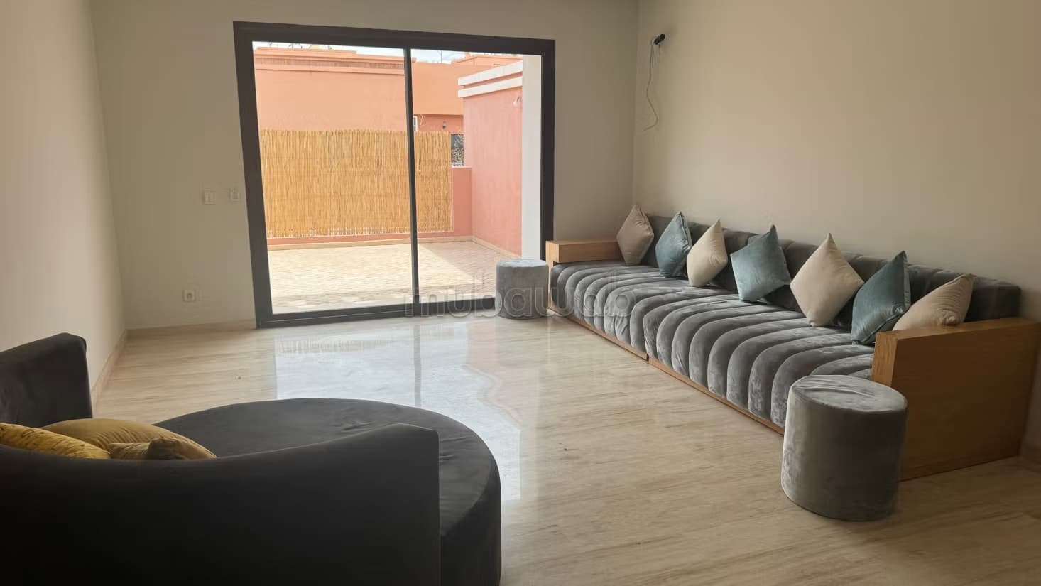 Superbe appartement avec terrasse à louer route de safi. Meu...