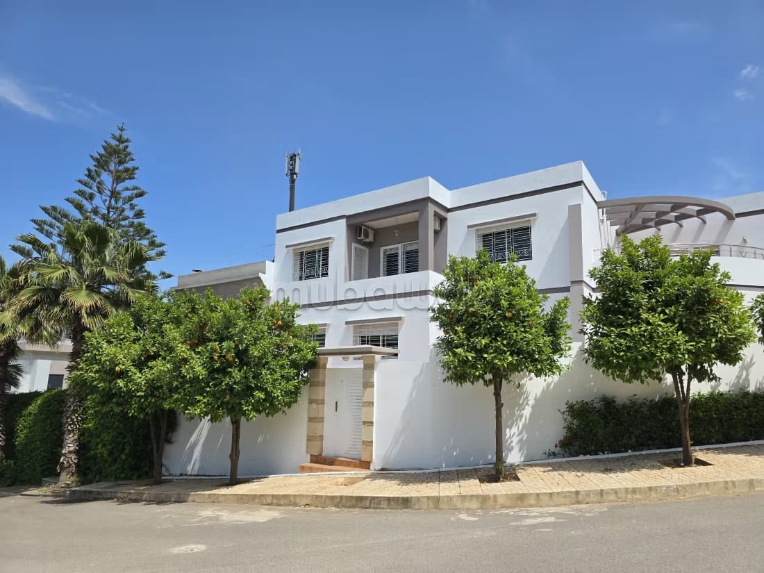 Villa de luxe trois façades Cornet