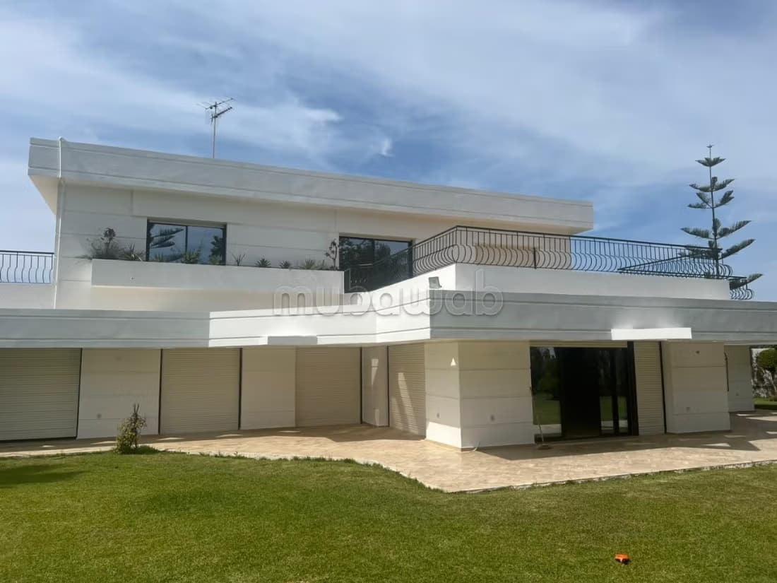 Maison de haut standing à vendre à Souissi. 8 pièces. Piscin...