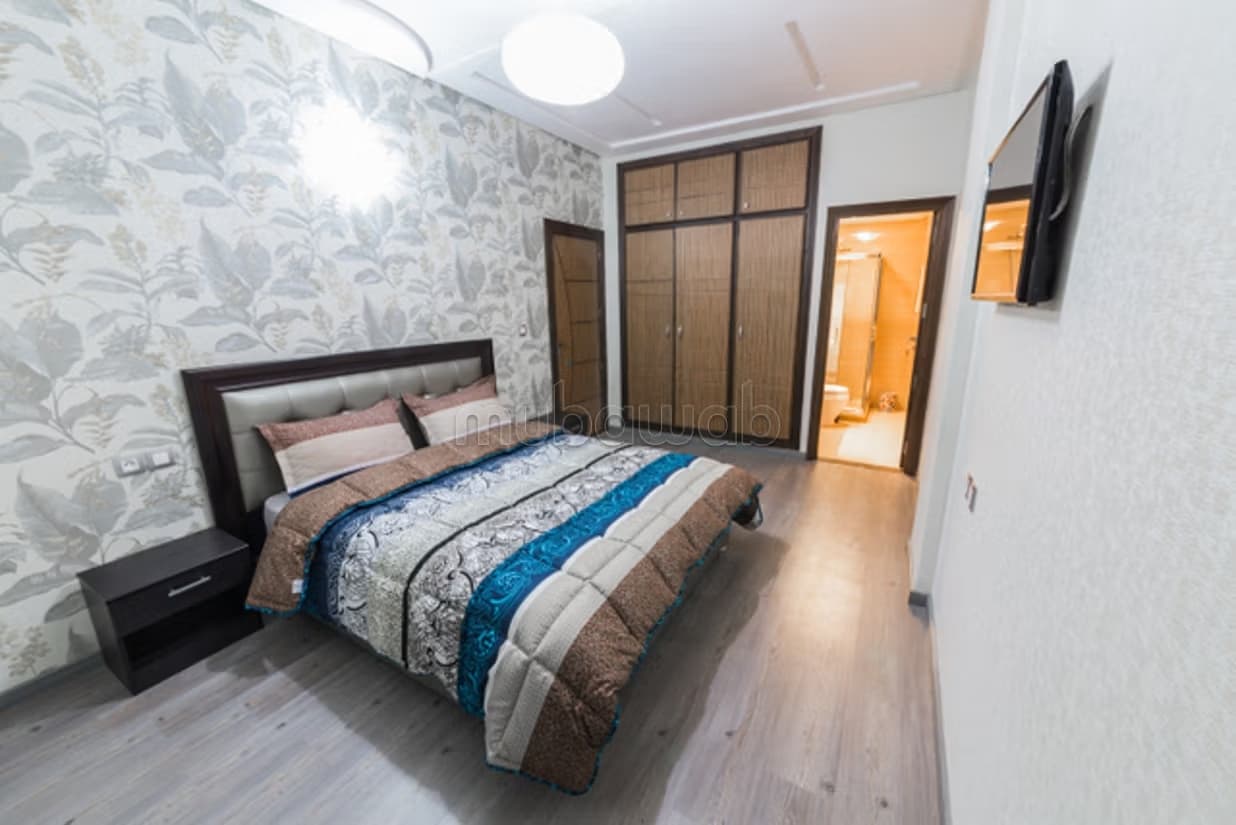 Location d'un appartement en Centre. 3 chambres. Meublé
