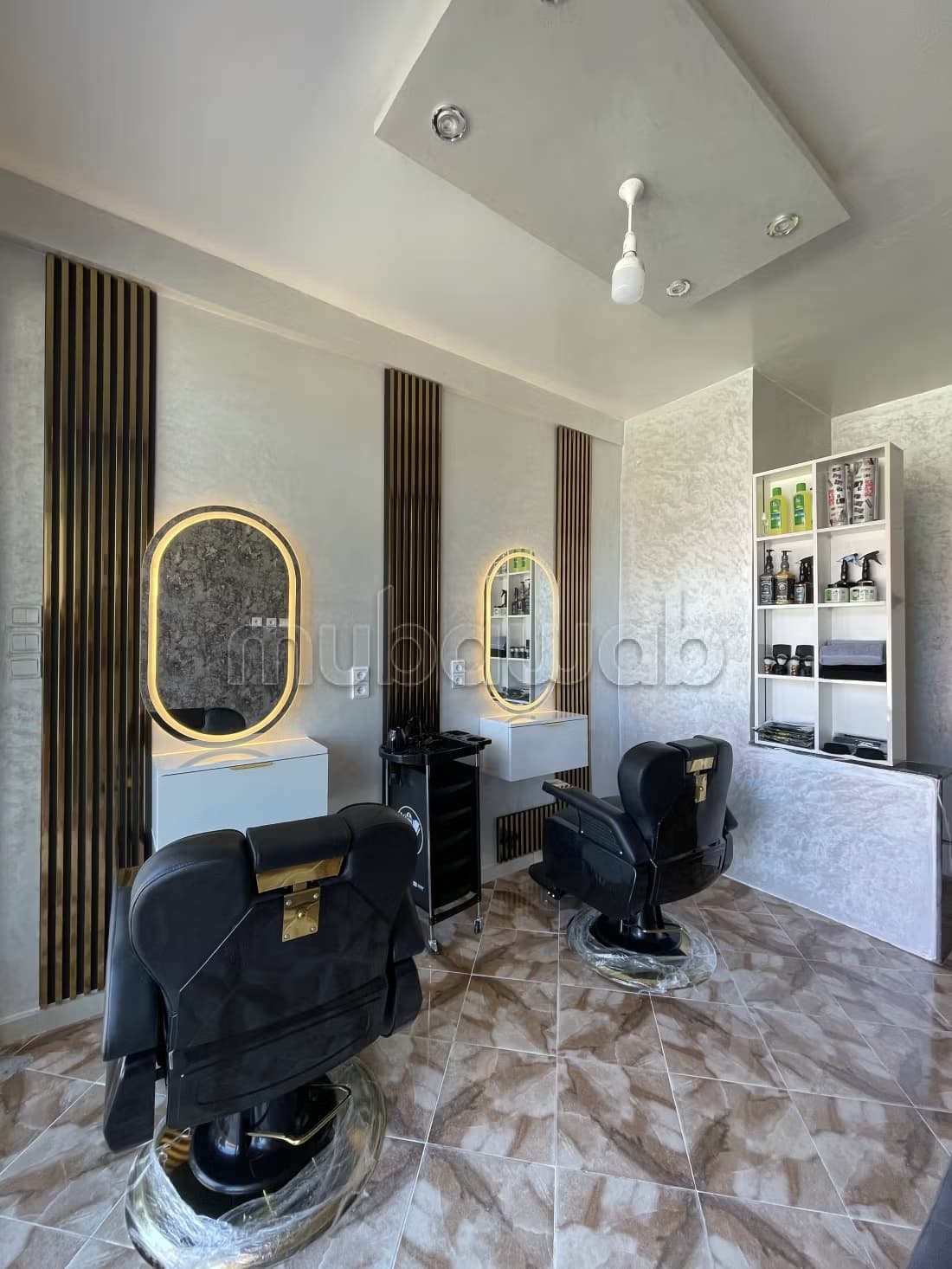 Salon de coiffeur pour les hommes à loue