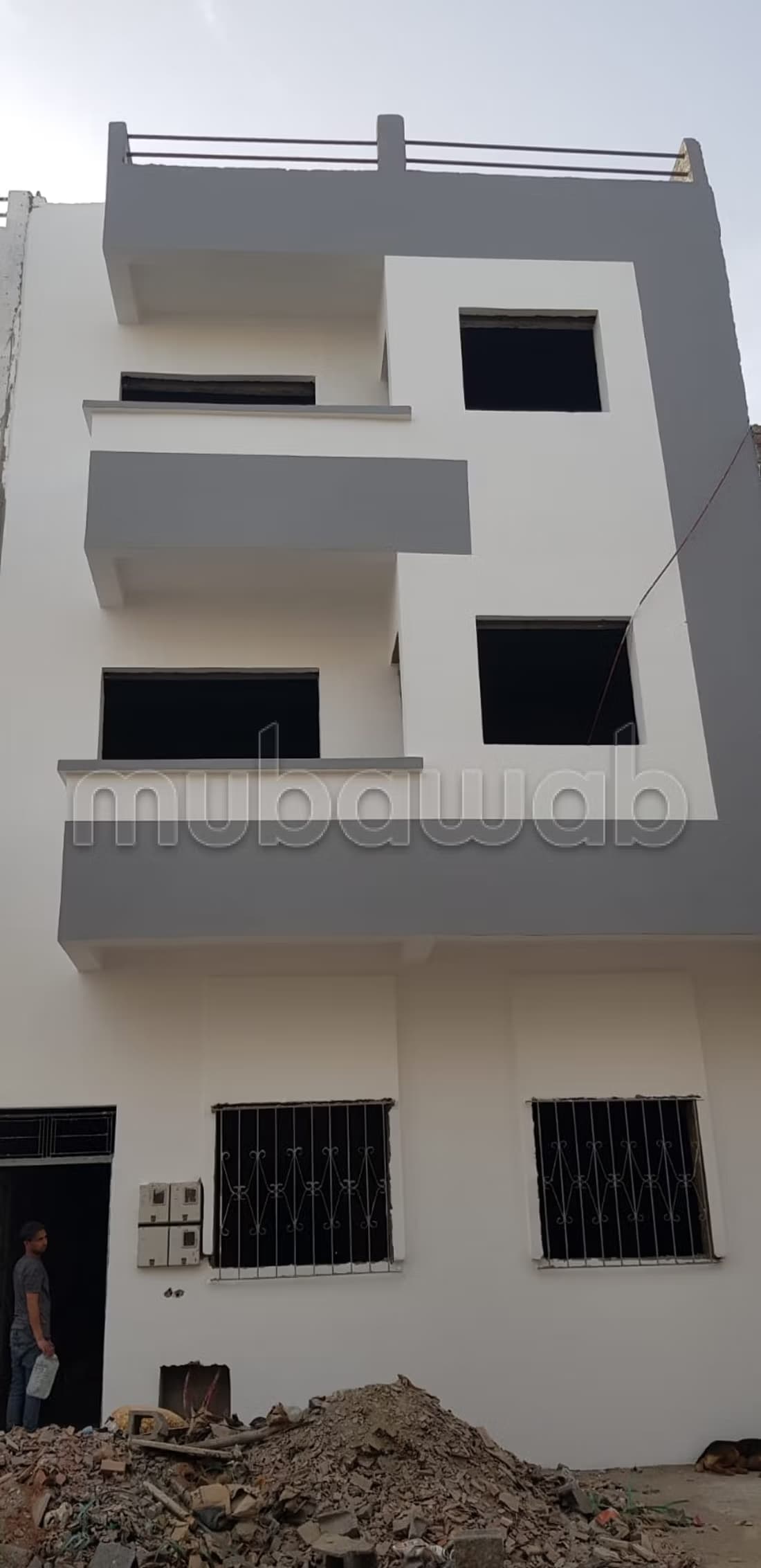 Appartements orientés au nord à rénover à moitié à vendre de...