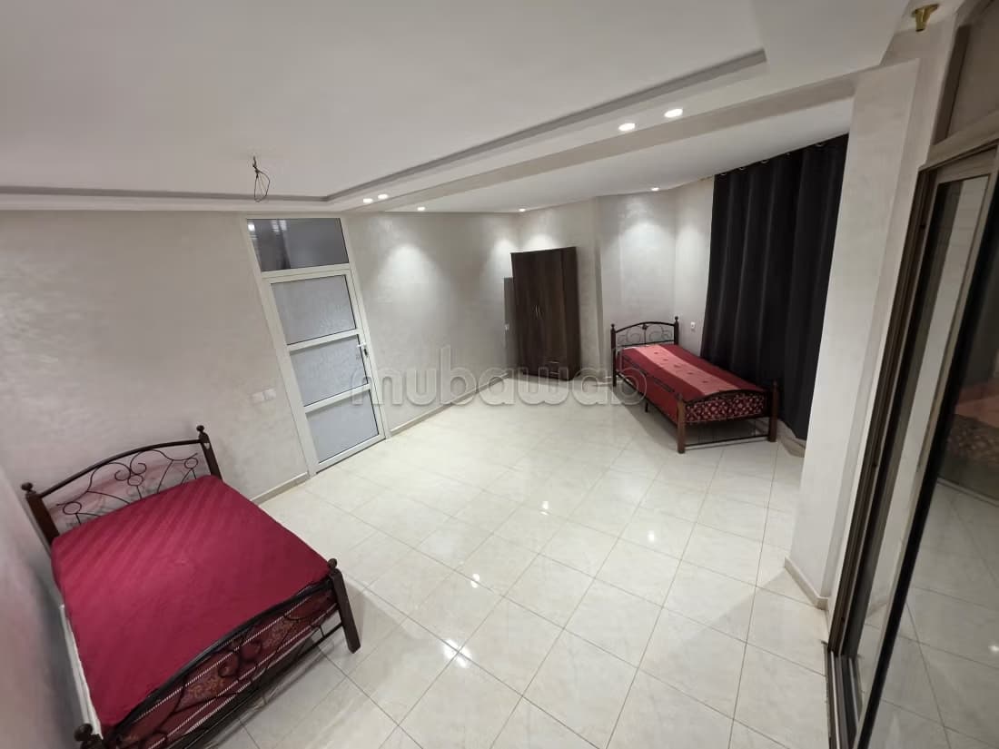 Belle chambre à louer à Ouled Moussa. 1 Pièce. Bien meublé