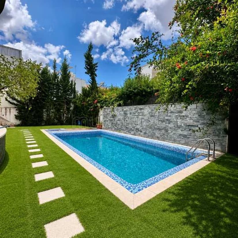 Villa à Vendre de 629.0 m² à Casablanca, Sidi Maarouf