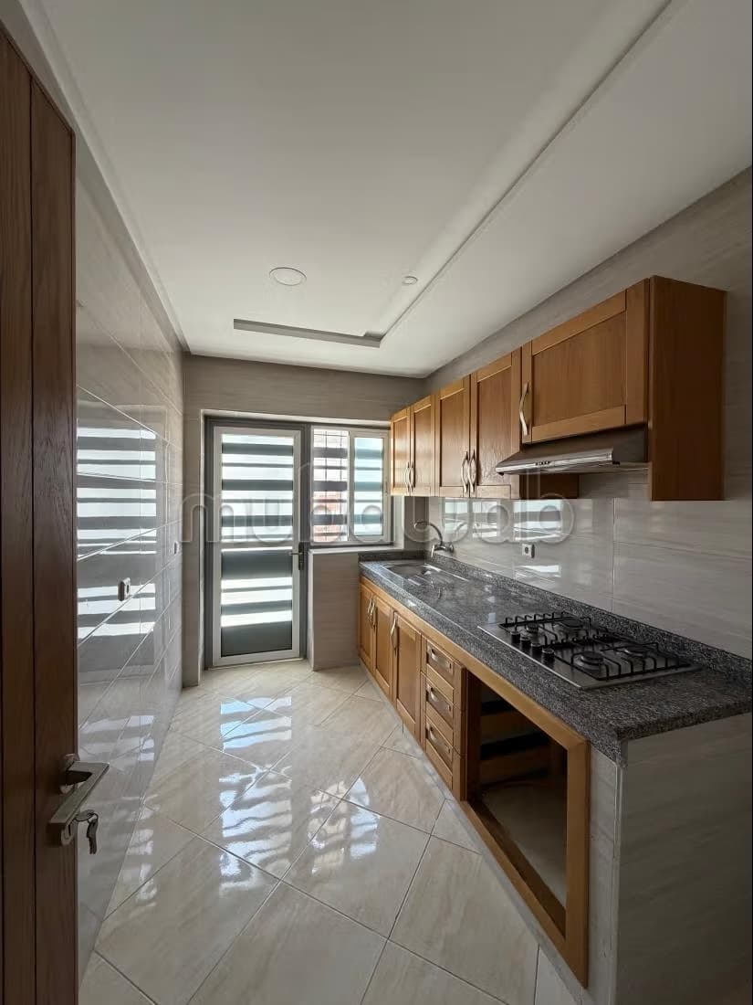 Appartement joli à louer à Maison de la presse. 1 bonne cham...