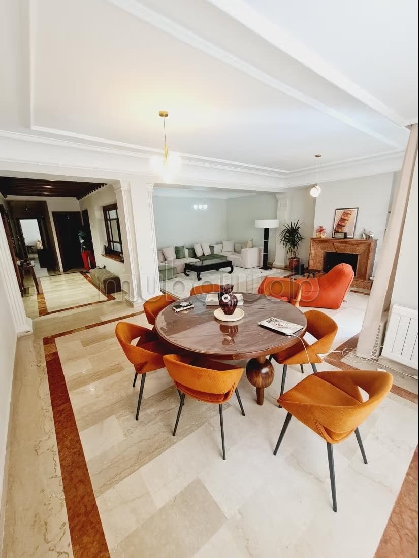 Superbe appartement à louer à racine. Surface totale 188 m²...