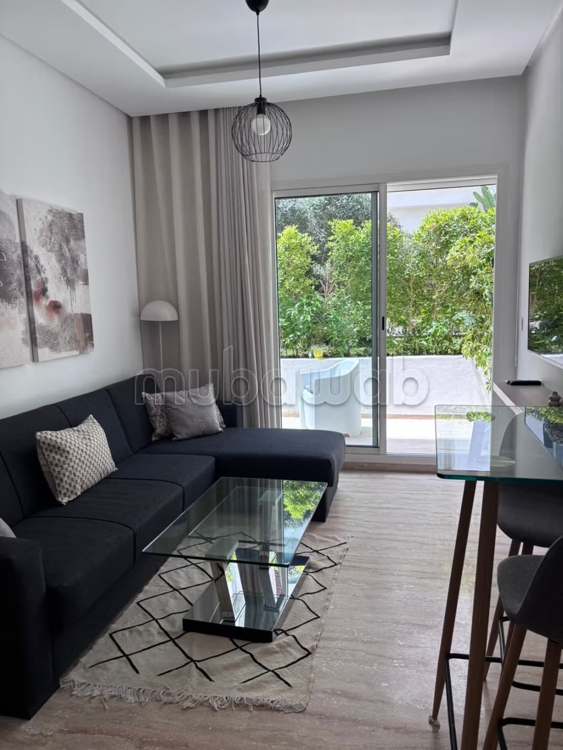Appartement moderne avec terrasse ensoleillée et parking