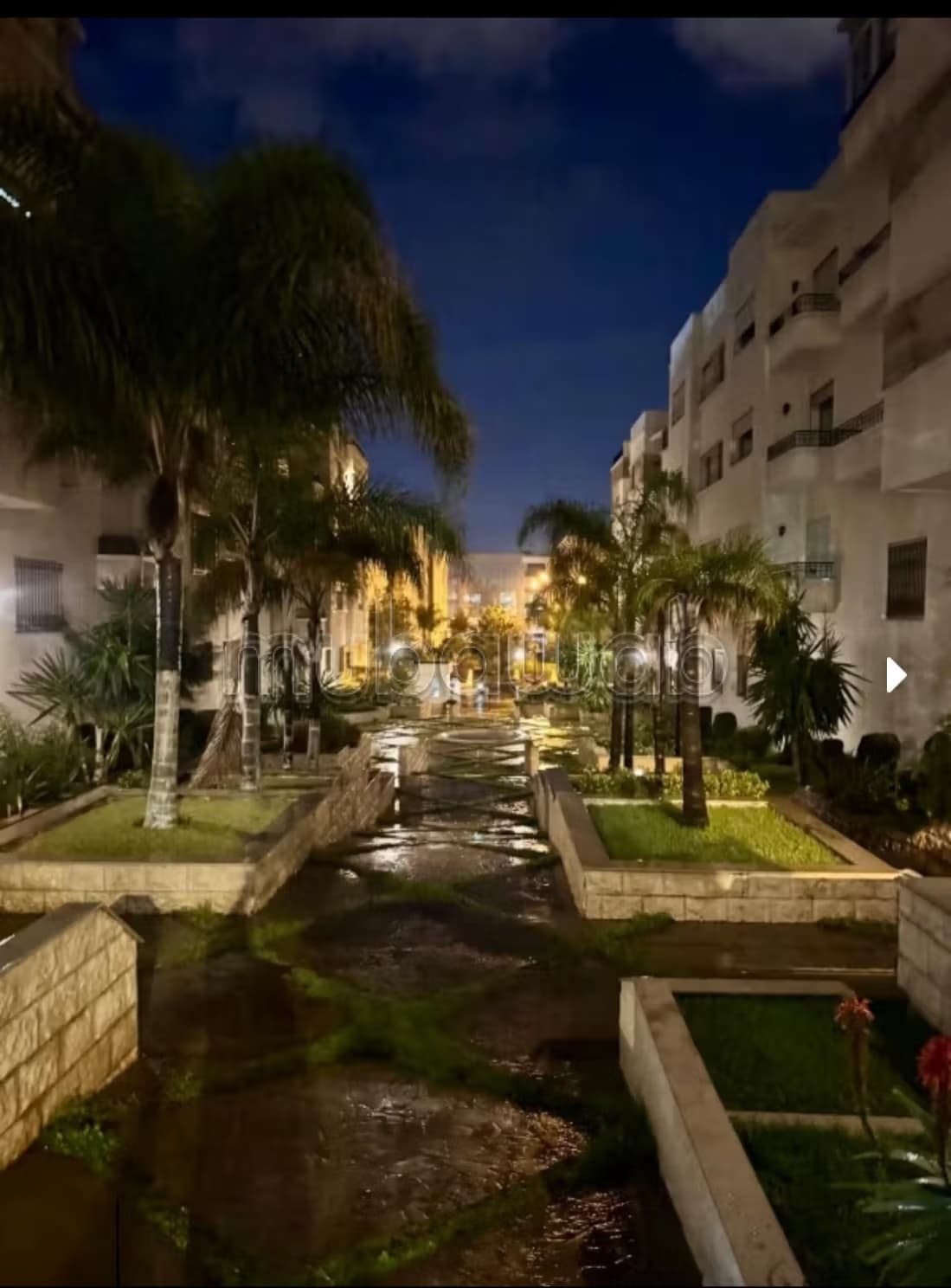 Vend appartement à Oasis sud. 3 chambres agréables. Bien meu...