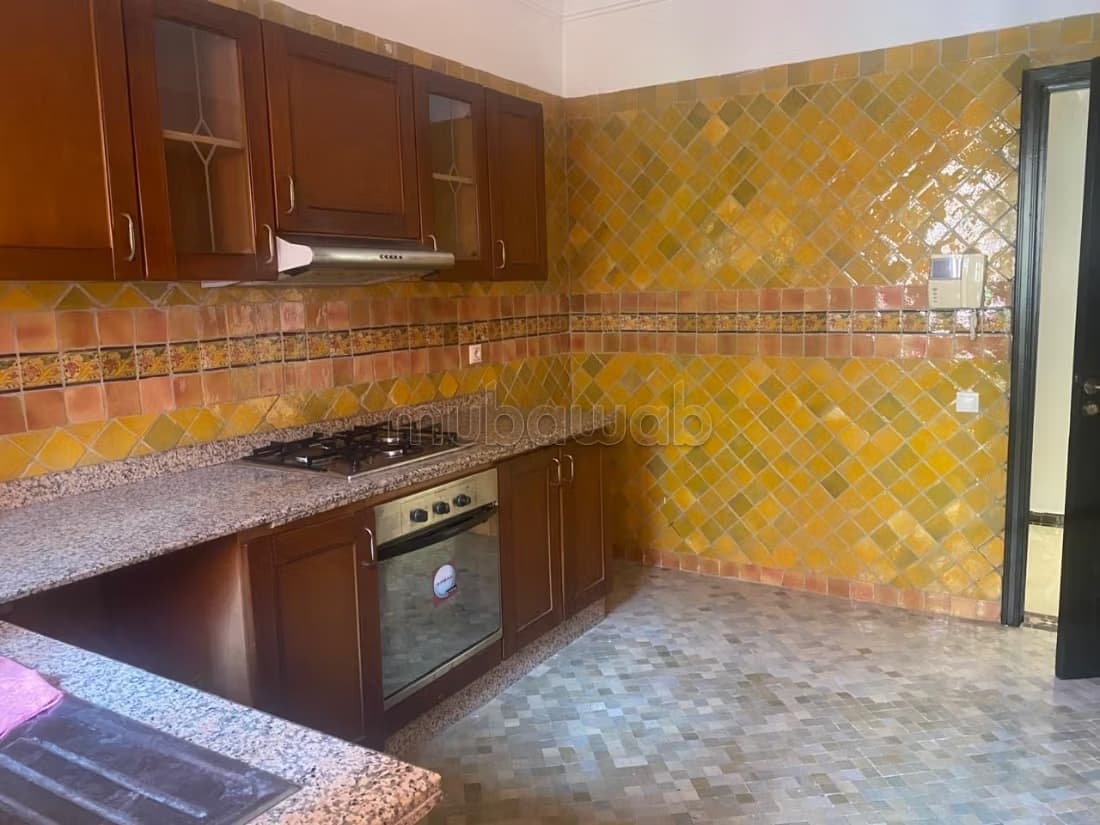 Bel Appartement avec Piscine à Louer à l’Hivernage – 124 m²...