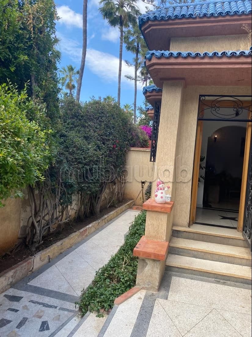 Bel appartement en location à Mers Sultan. 1 Pièce. Bien m...