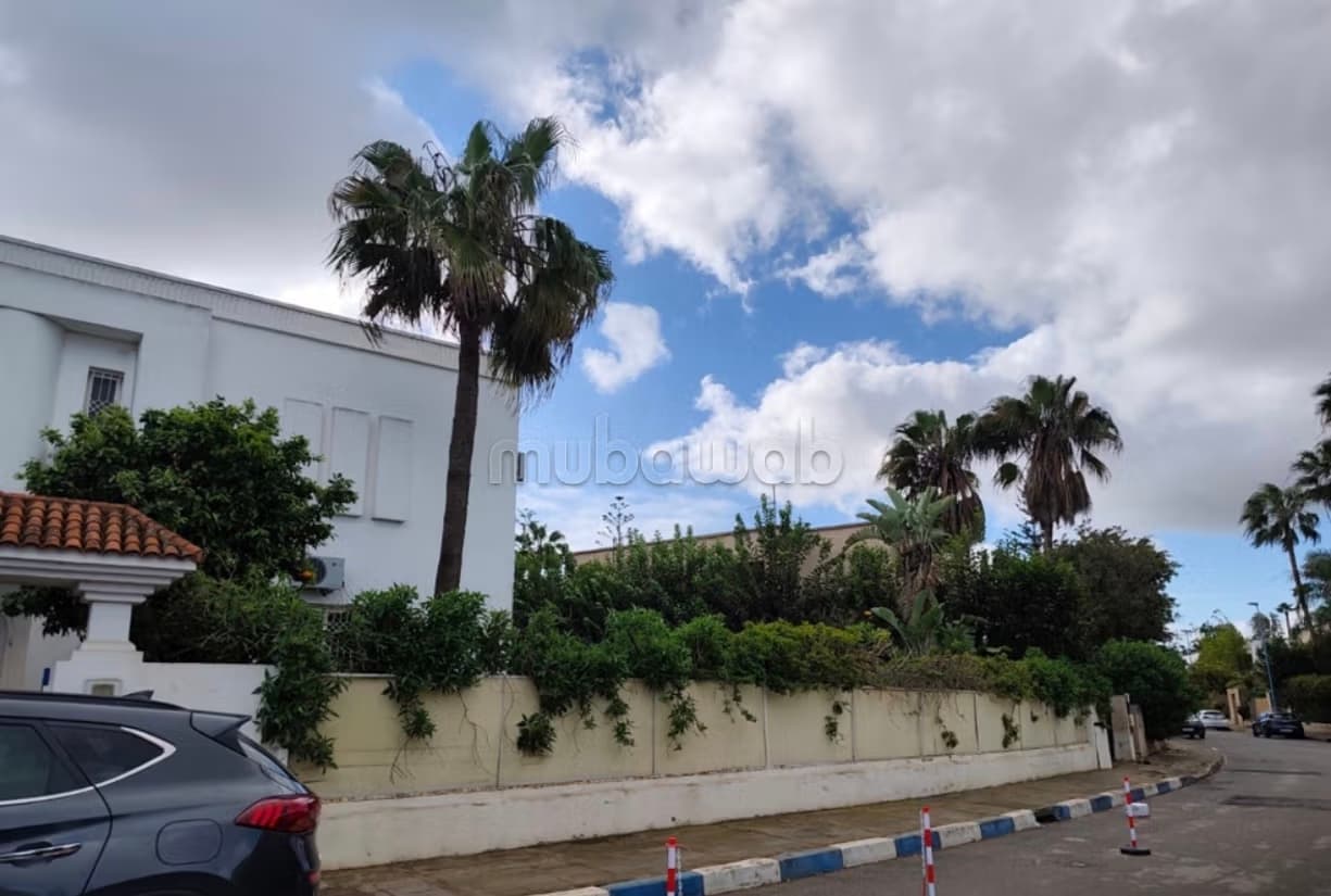 Terrain R4 à la vente à Sidi Maarouf. Surface de 810 m²