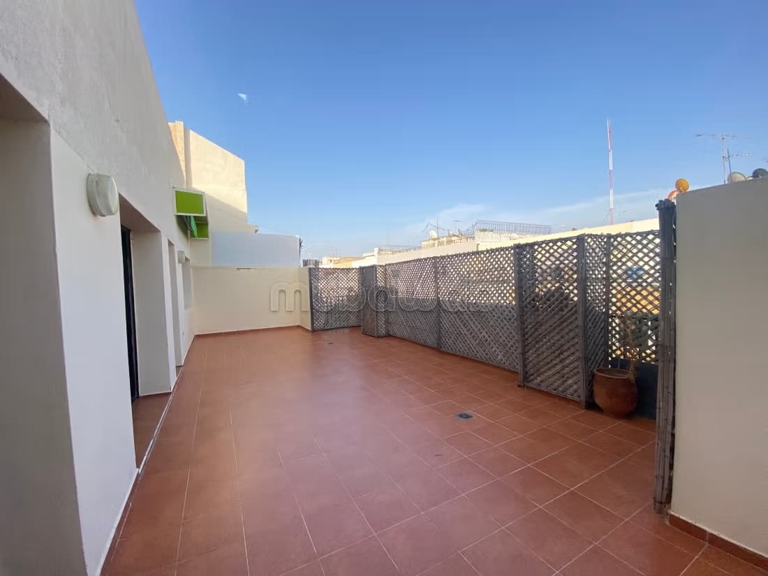 Appartement en location à Agdal. 3 chambres. Ascenseur et te...
