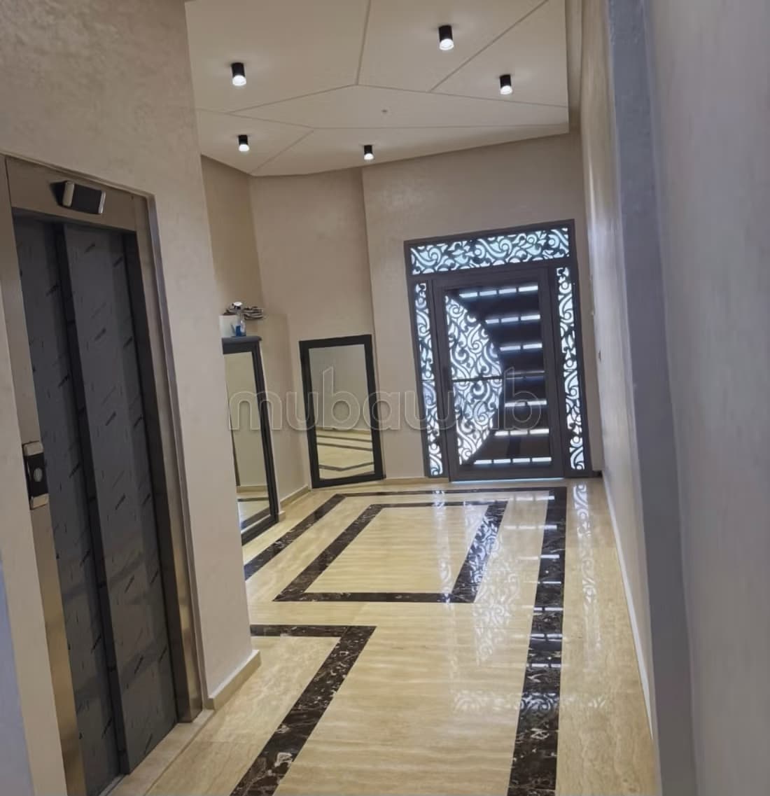 Vend appartement à Aeroport. 3 belles chambres. Double vit...