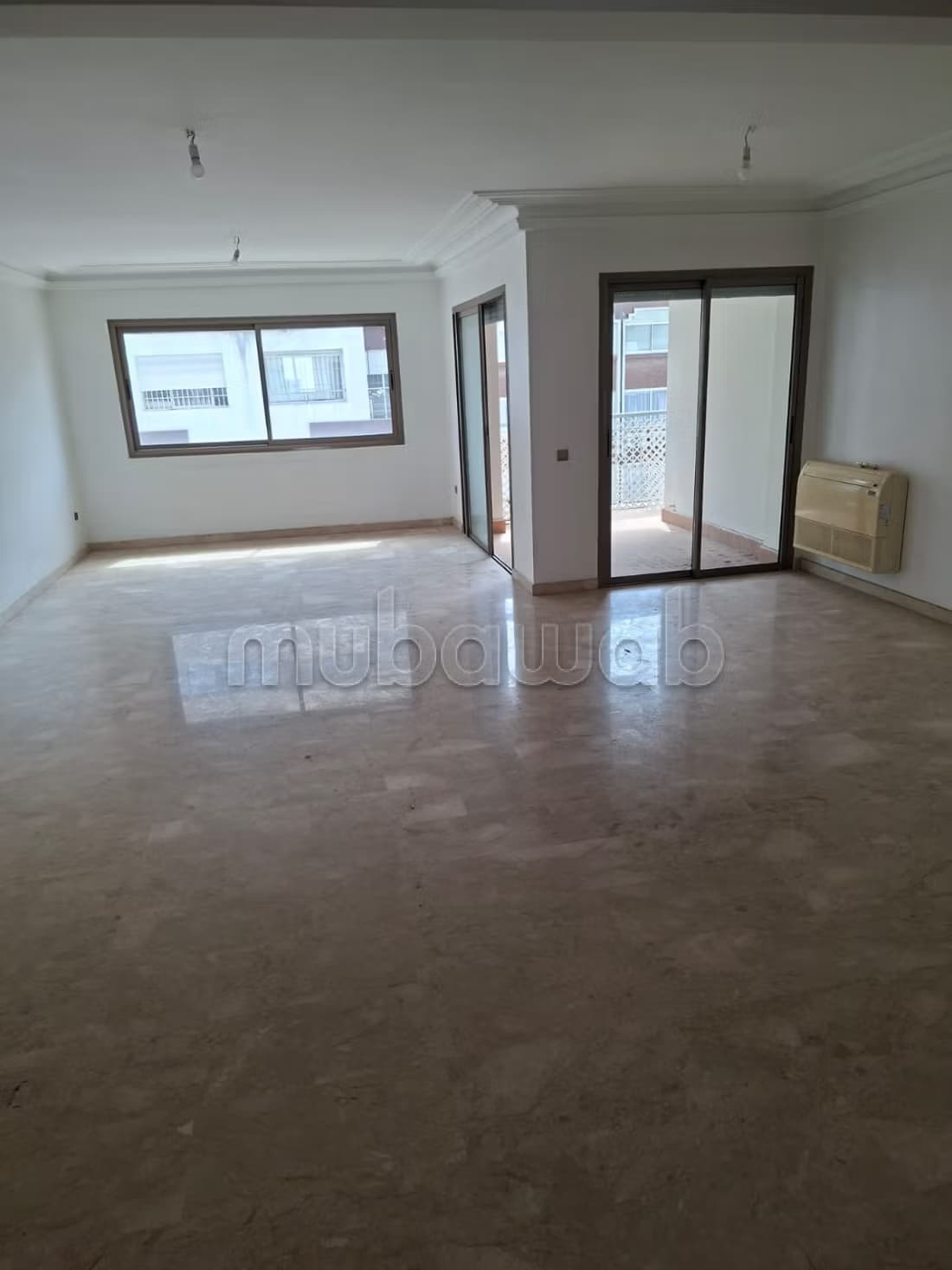 A vendre un joli appartement h. Stand avec terrasse balcon