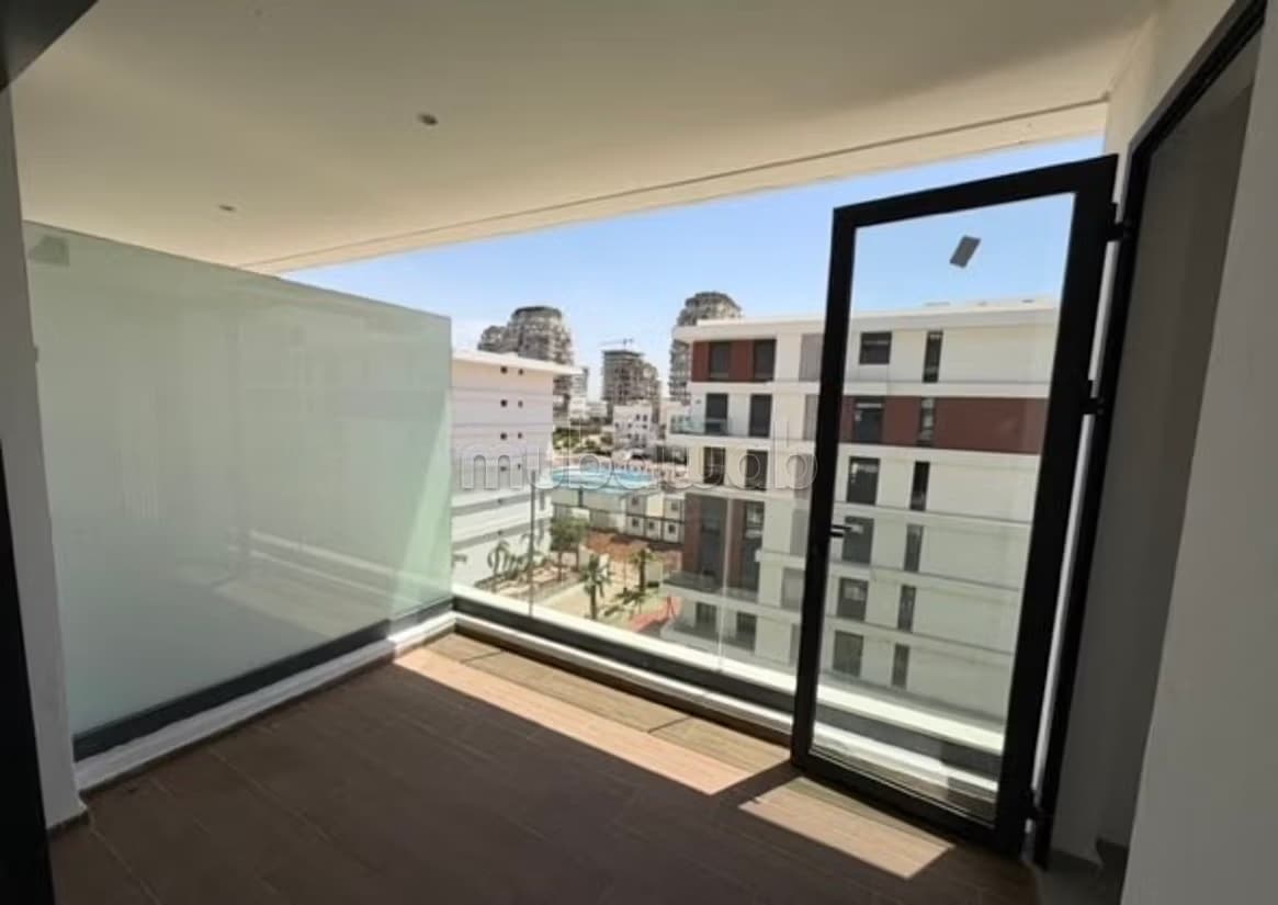 Superbe appartement vide à louer à CFC