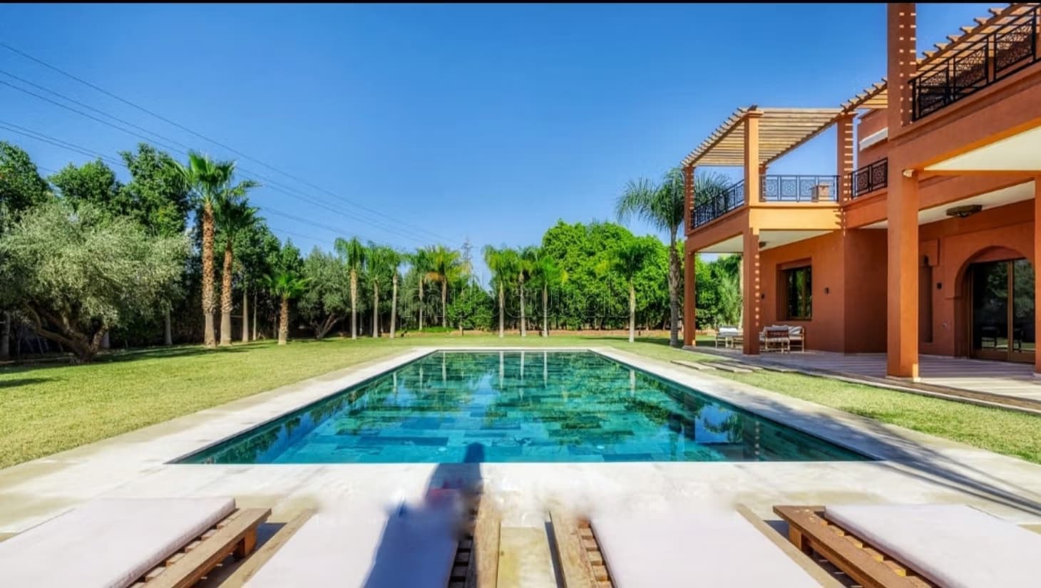 Villa de haut standing à vendre à Ennakhil Palmeraie. 4 cham...