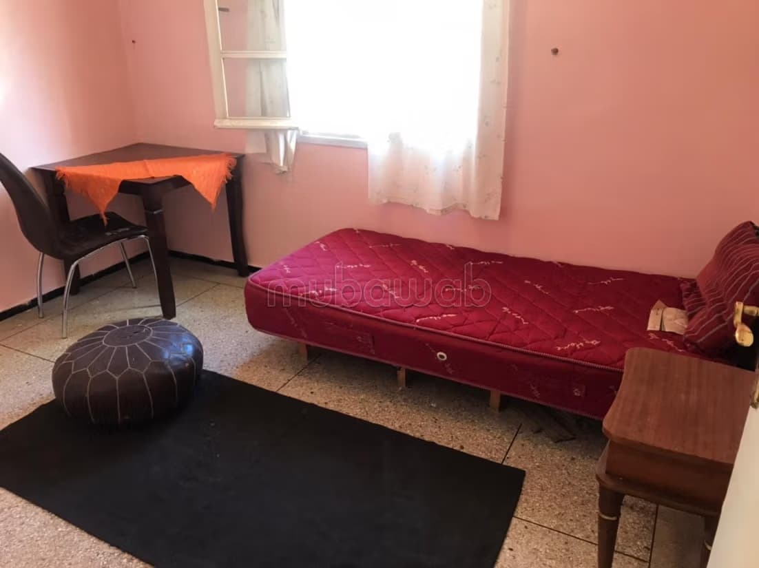 Chambre meublée pour fille proche de tram et train