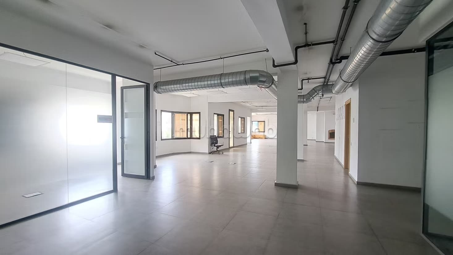 Beaux bureaux à louer à Racine. Surface totale 420 m²