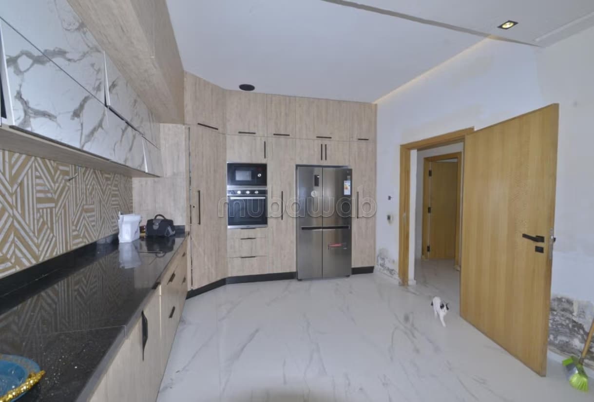 À louer villa moderne meublée avec piscine privée, terrasses...