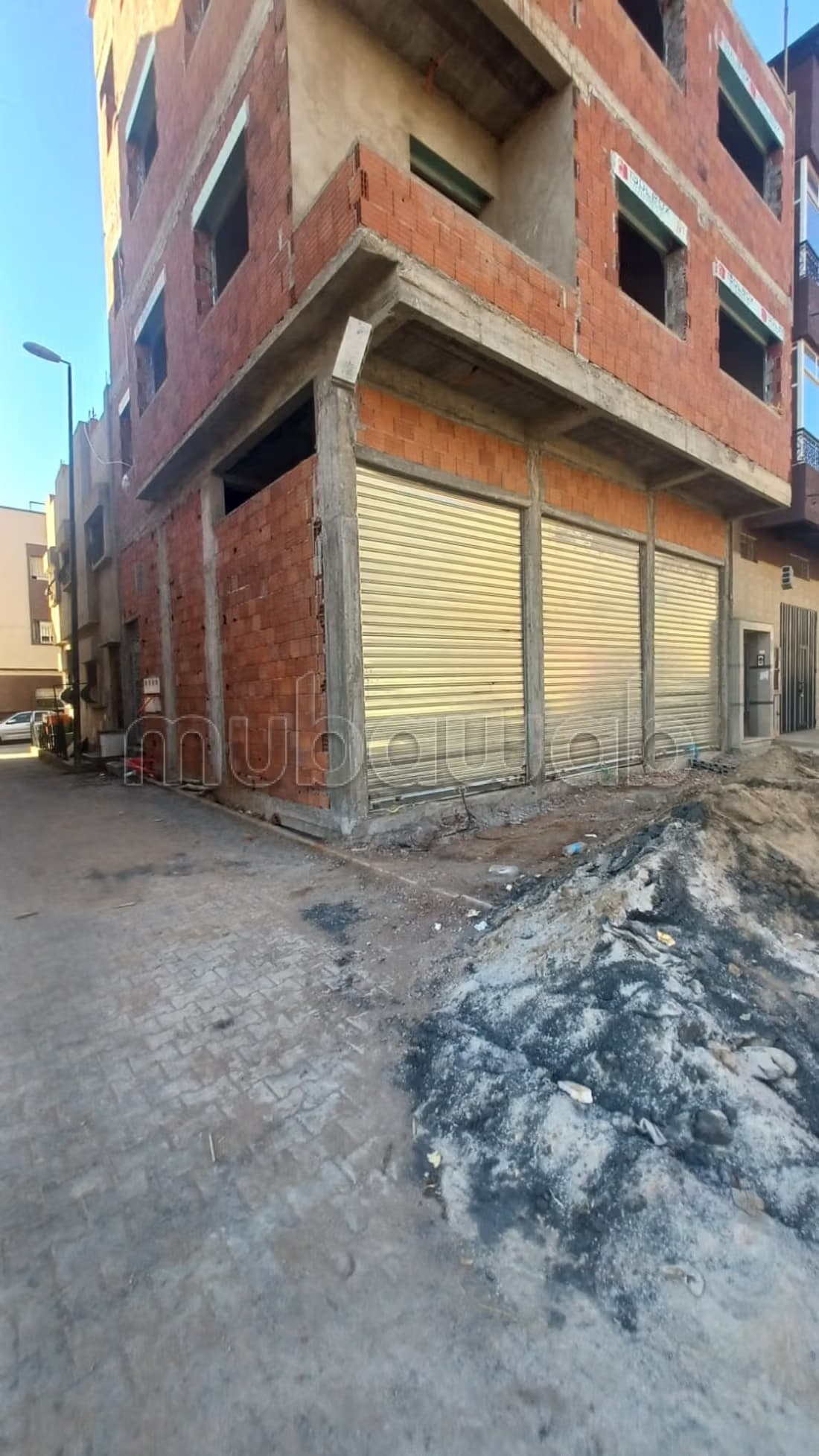 Local commercial en vente à El Hadadda. Surface totale 23 m²...