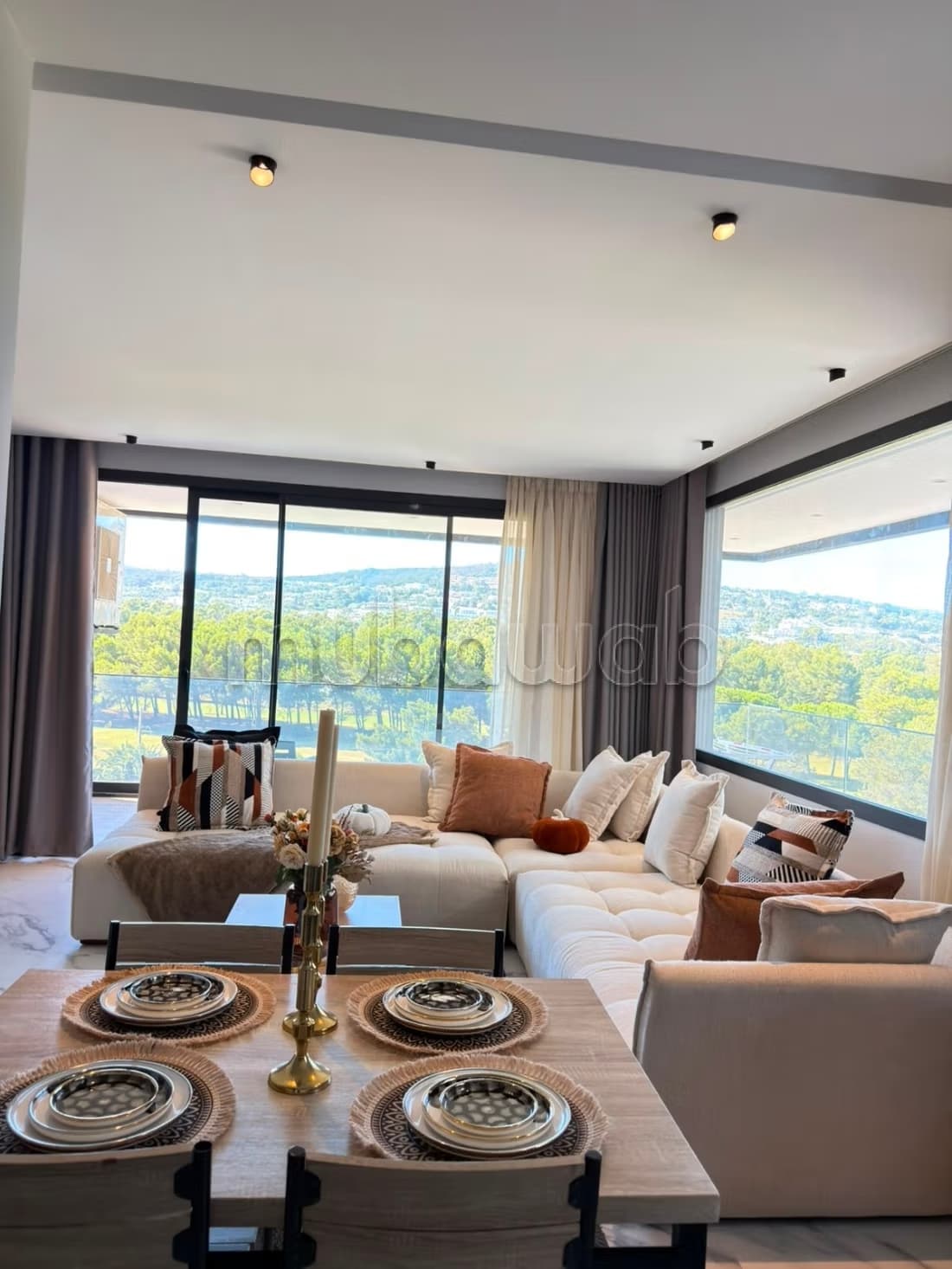 A LOUER: Appartement d’exception face aux montagnes
