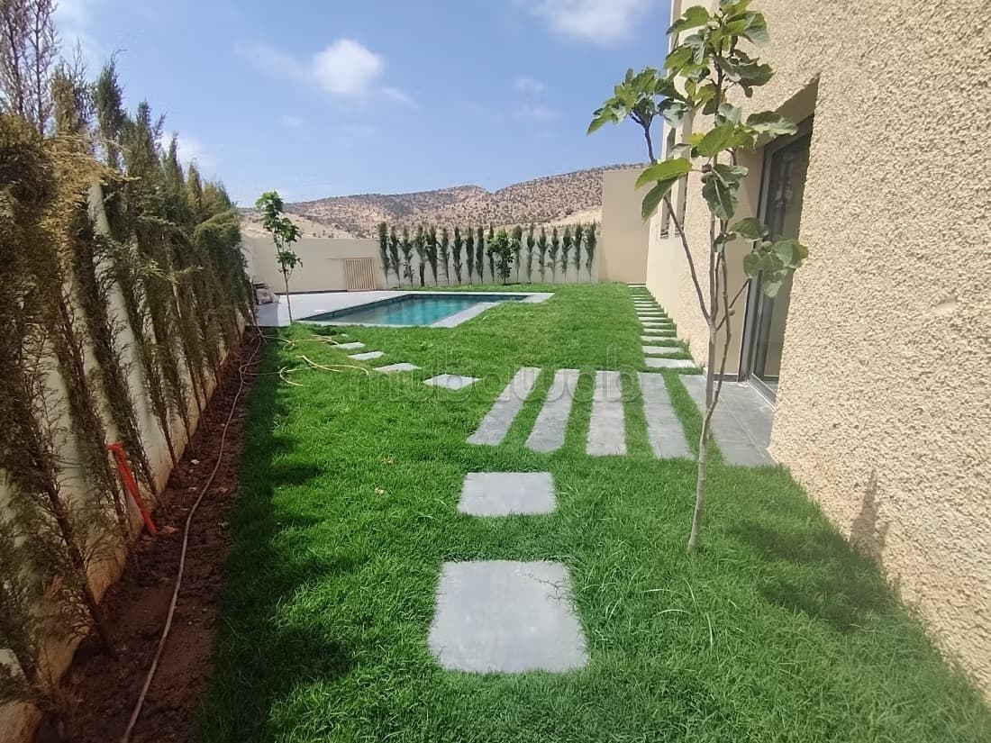 Magnifique villa neuve avec piscine et jardin